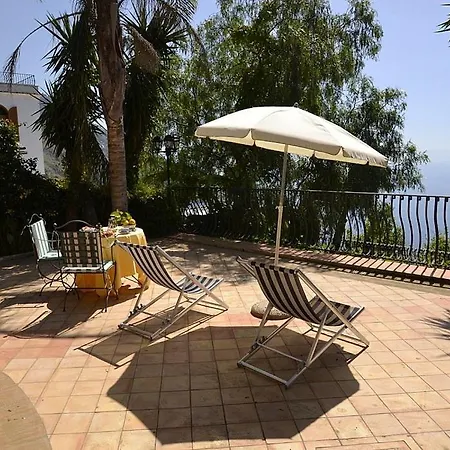 Holiday home Sleeps 2 Pool Air Con *
