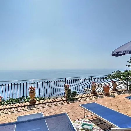 Sleeps 2 Pool Air Con Holiday home