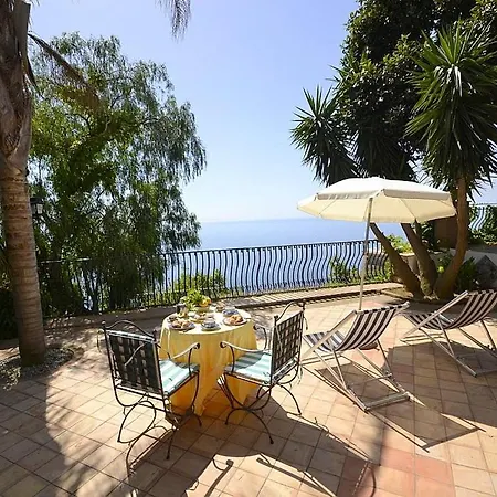 Sleeps 2 Pool Air Con Praiano