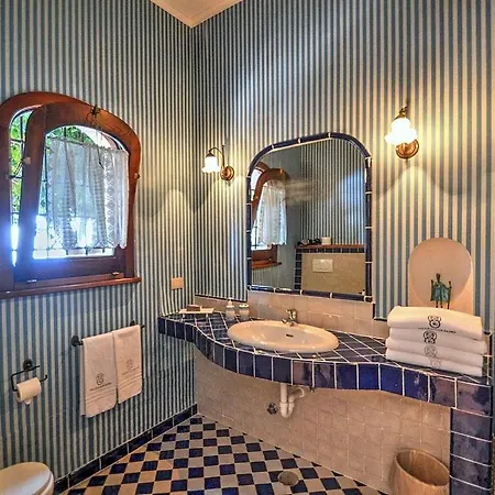 Sleeps 2 Pool Air Con Praiano