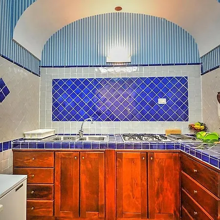 Sleeps 2 Pool Air Con Holiday home Praiano