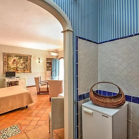 Sleeps 2 Pool Air Con Praiano
